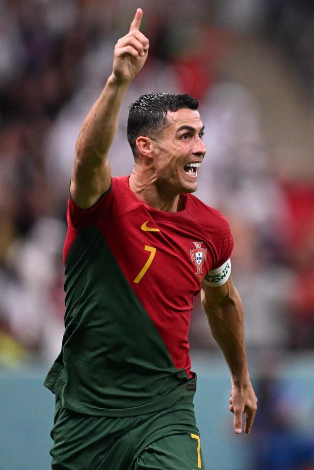 媒体人：跨年制度是迟早要考虑的，跨了才能真正融入世界体系（媒体人：跨年赛制势在必行，迈过去方能融入全球体系）