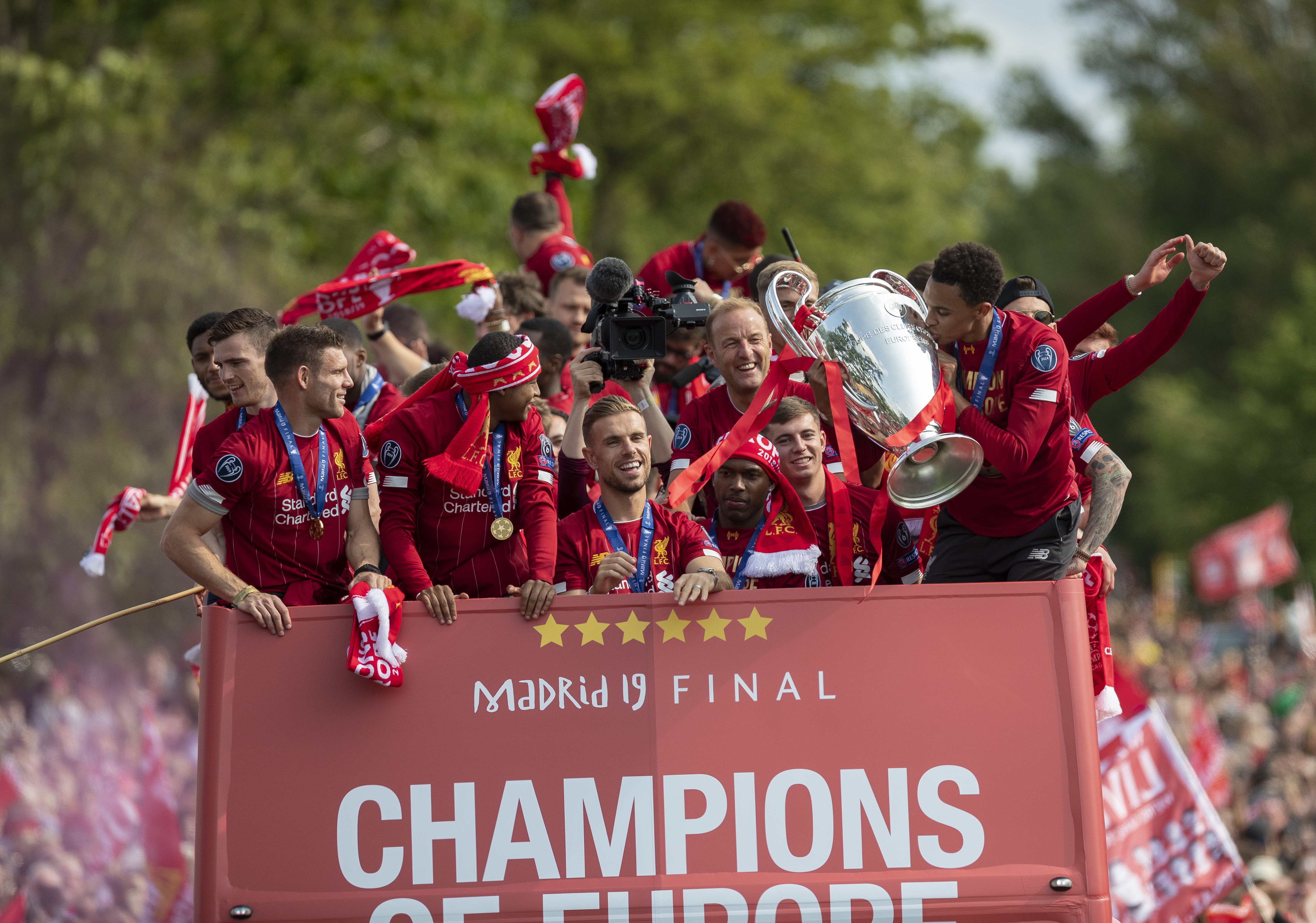 欧冠夺冠赔率：利物浦巴萨领跑 阿森纳第4皇马第5（欧冠冠军赔率榜：利物浦与巴萨领衔，阿森纳第4、皇马第5）