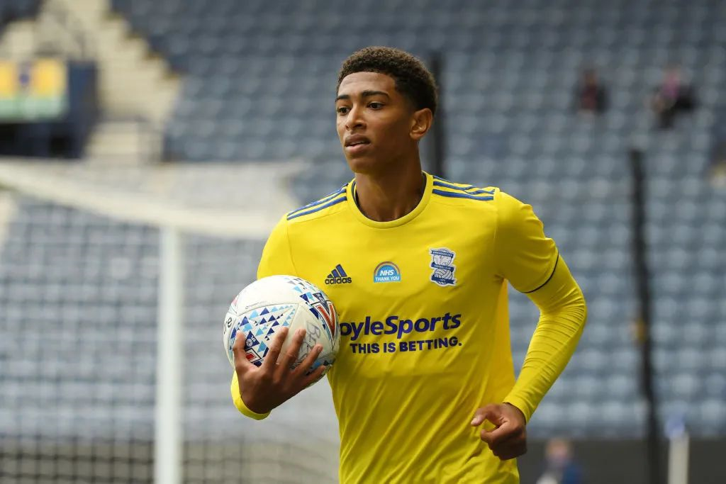 英超战报：罗杰斯梅开二度，维拉3-2西汉姆联，豪取九连胜（英超快讯：罗杰斯梅开二度，维拉3-2力克西汉姆联，收获九连胜）