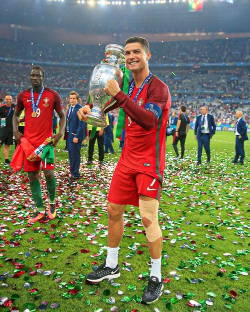 亨克主帅芬克正式下课，本季比甲十八队无任何教练执教超过一年（亨克主帅芬克官宣下课：本季比甲18队主帅无一人执教超过一年）