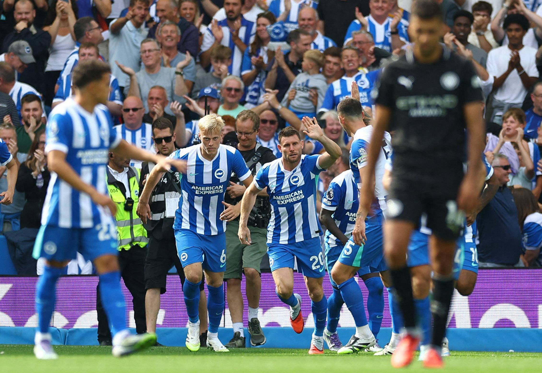 巴萨26／27赛季主场球衣谍照：配色灵感源自翻新后的诺坎普（巴萨26／27赛季主场球衣谍照流出：配色灵感取自焕新后的诺坎普）