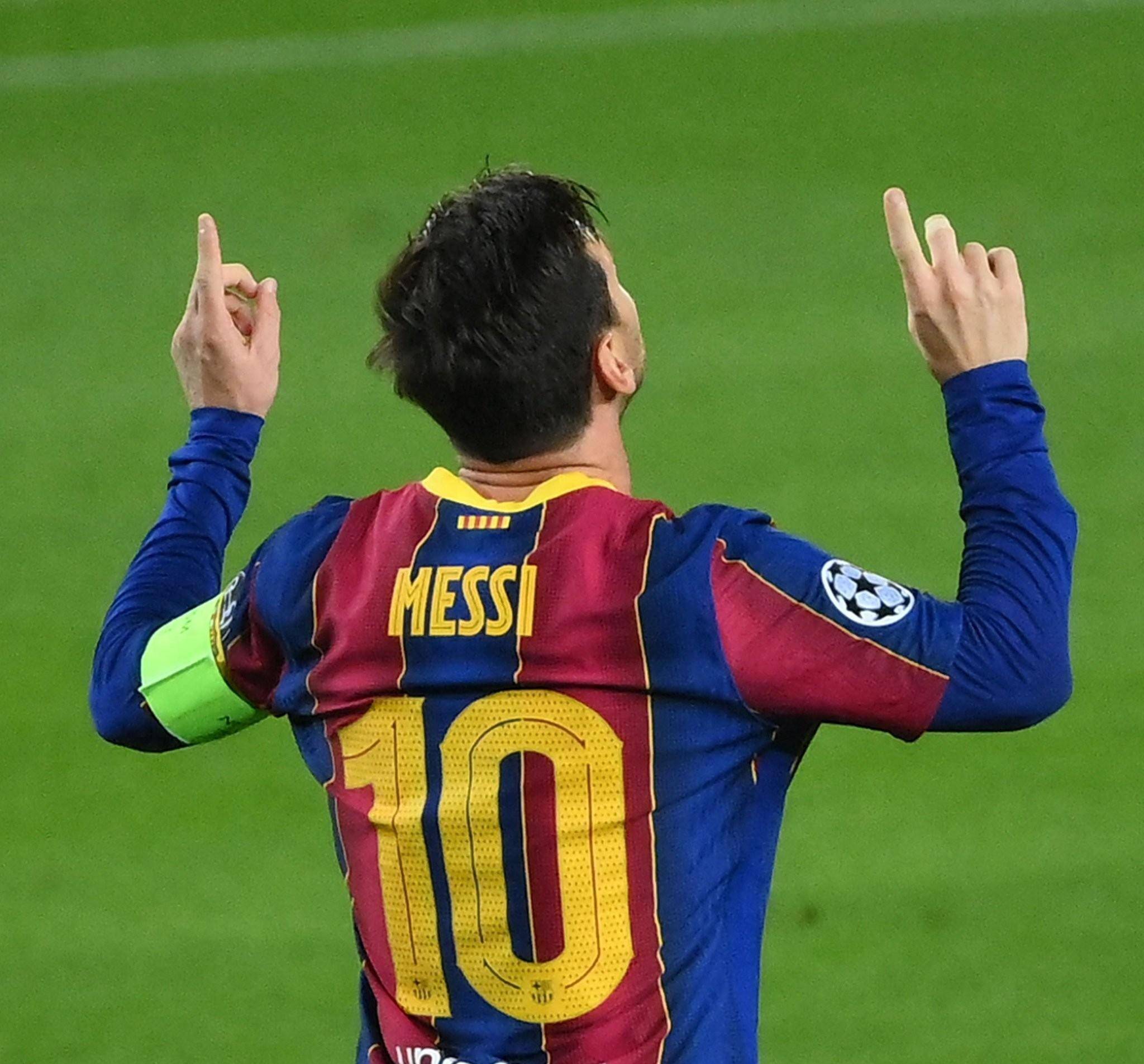 卡尔：我一直在提高右脚技术，能在17岁欧冠进球意义重大（卡尔：专注提升右脚能力，17岁欧冠破门意义非凡）