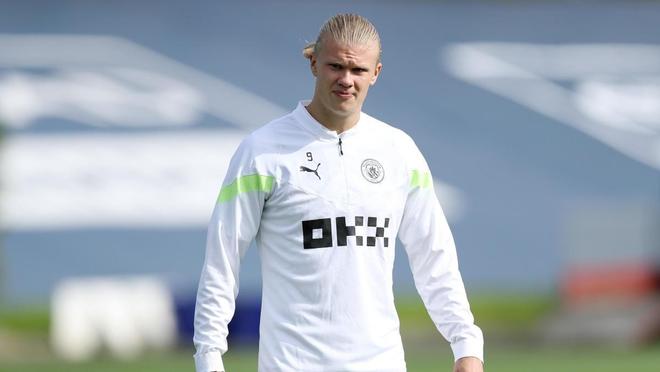 记者：上海申花5名外援以及谢鹏飞和戴伟浚随队出征亚冠客场（记者：申花五外援携谢鹏飞、戴伟浚随队奔赴亚冠客场）