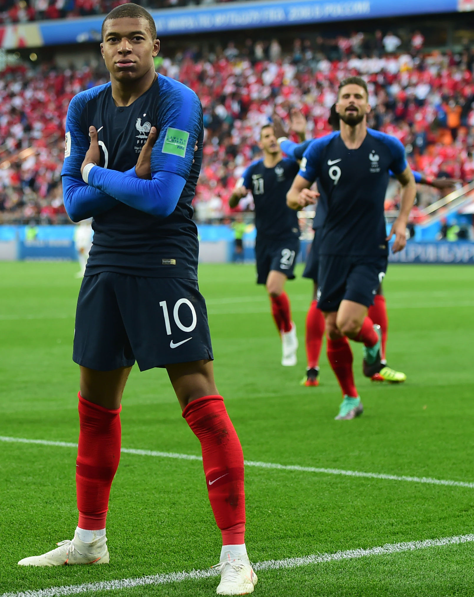 中场大闸，赫拉芬贝赫当选国米vs利物浦全场最佳球员（赫拉芬贝赫统治中场，荣膺国米对利物浦全场最佳）