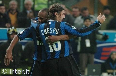 欧冠半场：罗德里戈破门，哈兰德点射，曼城暂2-1皇马（半场战报：罗德里戈先拔头筹，哈兰德点球命中，曼城暂以2-1领先皇马）