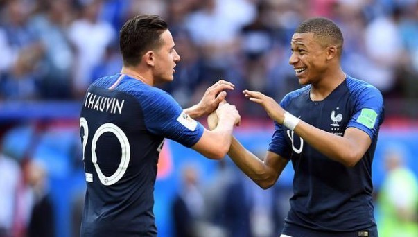 拜亚：C罗是所有人的榜样；大罗就像野兽各方面都远超常人（拜亚：C罗堪为众人楷模；大罗如猛兽般全方位超越常人）