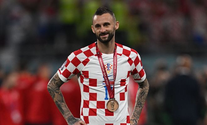 詹姆斯关键时刻稳住节奏（决胜时刻詹姆斯掌控全局）