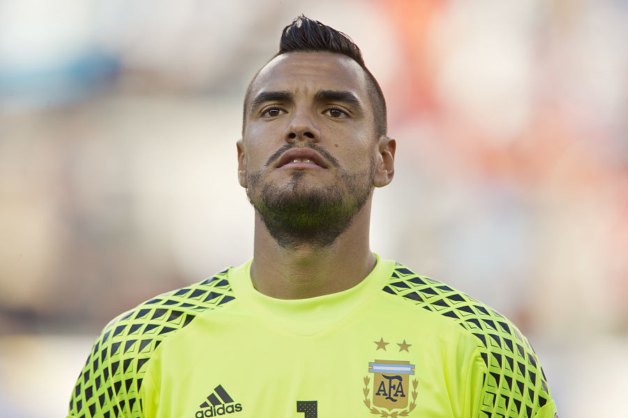 劳塔罗：我不在乎外界批评；有时间我会请全队吃烤肉（劳塔罗：无惧外界质疑，有空就请全队吃烤肉）