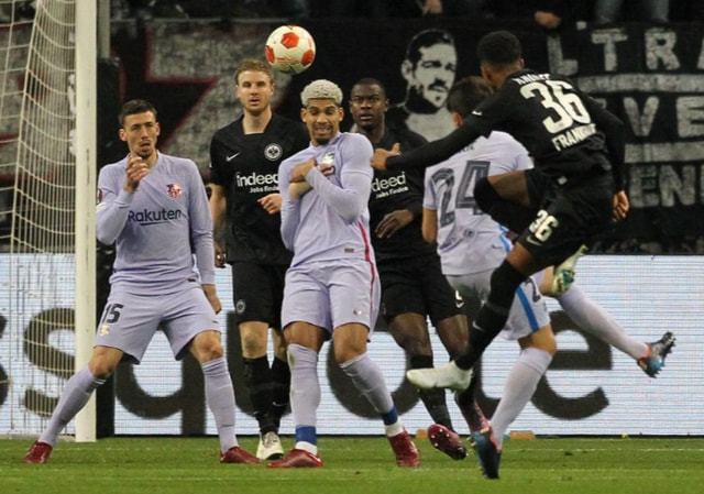 曼城斯特林关键进球锁定三分（斯特林致胜破门助曼城全取三分）