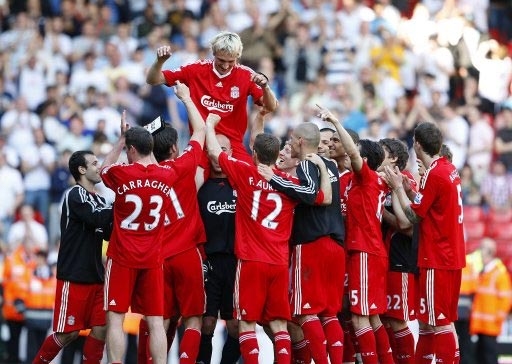 冲冠！2026赛季中超第一黑马现身，教练更新换代，瞄准多名国脚（剑指冠军！2026中超黑马崛起，教练组换代升级，锁定多位国脚）