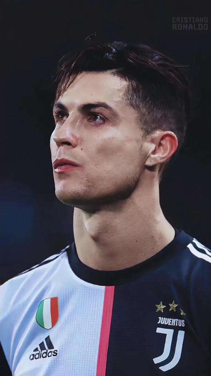 纯粹的热爱，孔德在贝宁和当地的孩子们一起赤脚踢球（热爱至纯：孔德在贝宁与当地孩子光脚踢球）